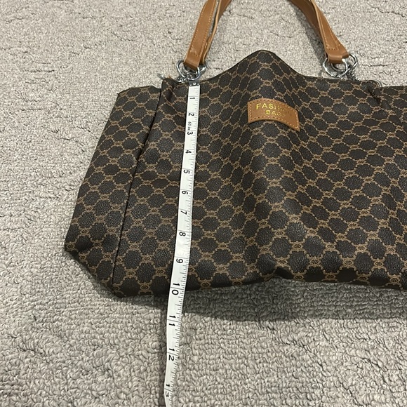 NWT Elegant Brown & Tan Checkered Women's Bag With Silver Tone Hardware 16x10 - Picture 5 of 5